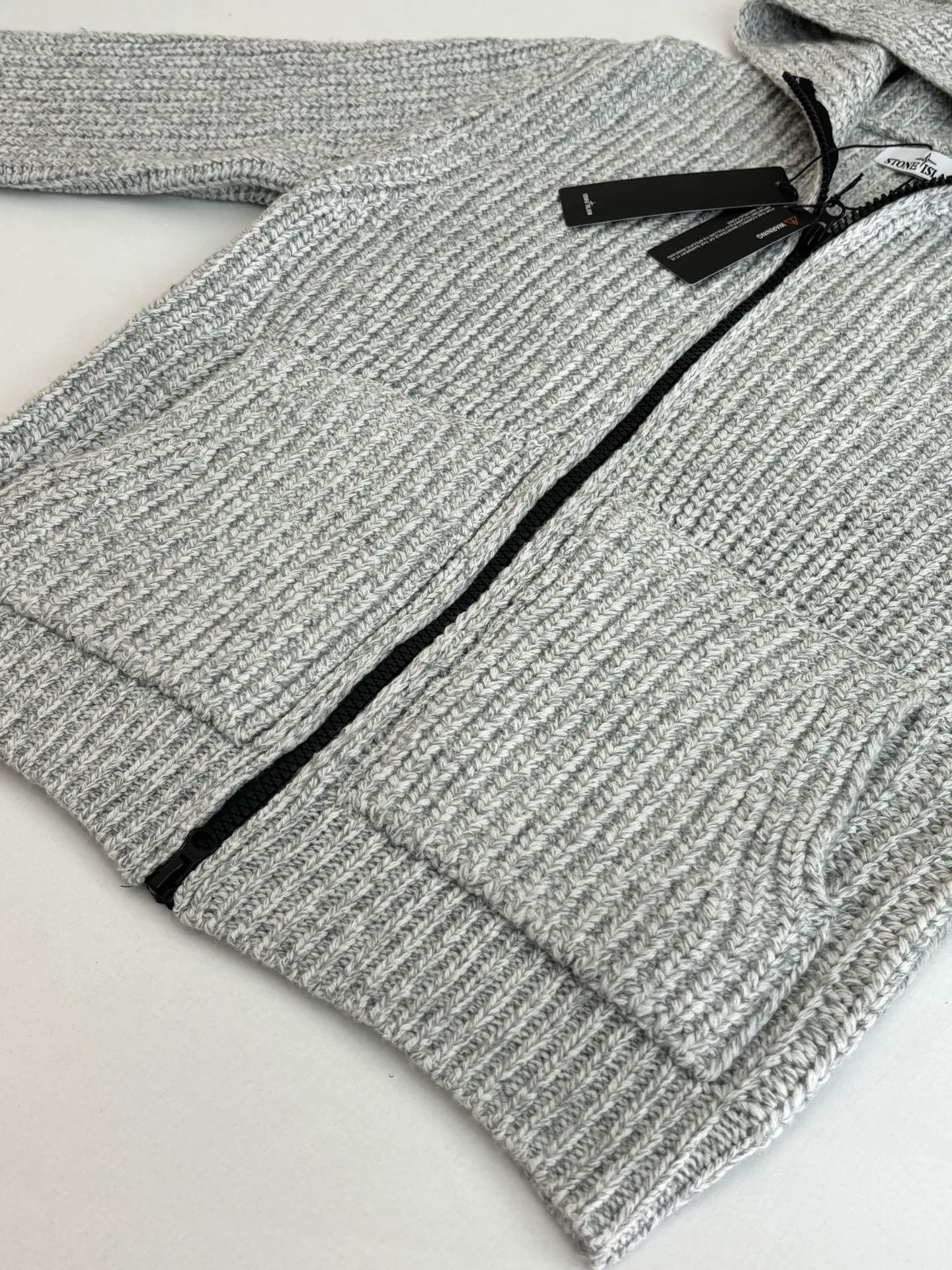 P770 Stone Island*/石岛 Thick needle armband logo knitted zipper jacket Size: S/M/L/XL